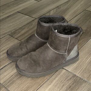 UGG Women’s Classic Mini II
